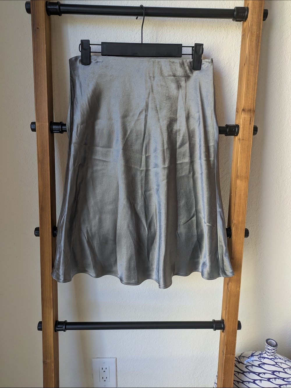 Babaton Women's Silver Satin Knee-length Circle Skirt - Size 6